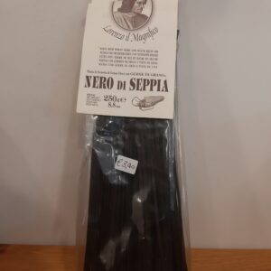 Pasta di semola di grano duro con germe di grano e nero di seppia
